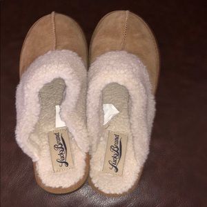 fuzzy slippers slip on women’s 7